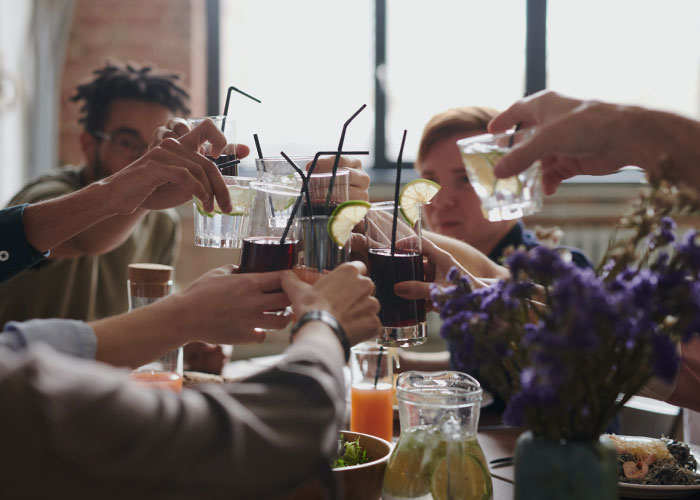 Friend Drama Ensues After Woman Refuses To Split The Bill And Pay $45 For Soda And Appetizer