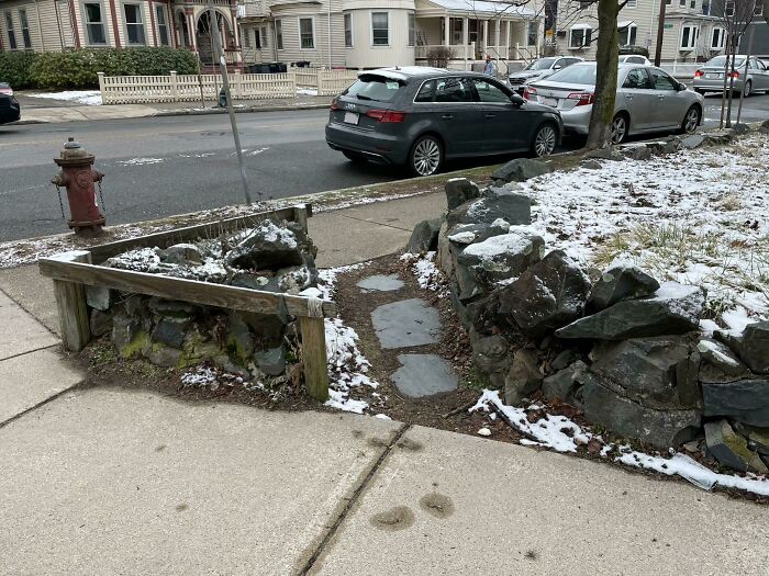 30 Times People Ignored The Designated Paths In The Name Of Convenience (New Pics)