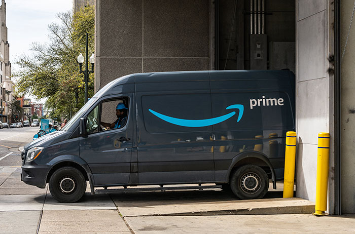 Amazon Driver Says Customers Should Put Out Snacks, People Don’t Think It Should Be Expected Amazon Driver Says Customers Should Put Out Snacks, People Don’t Think It Should Be Expected