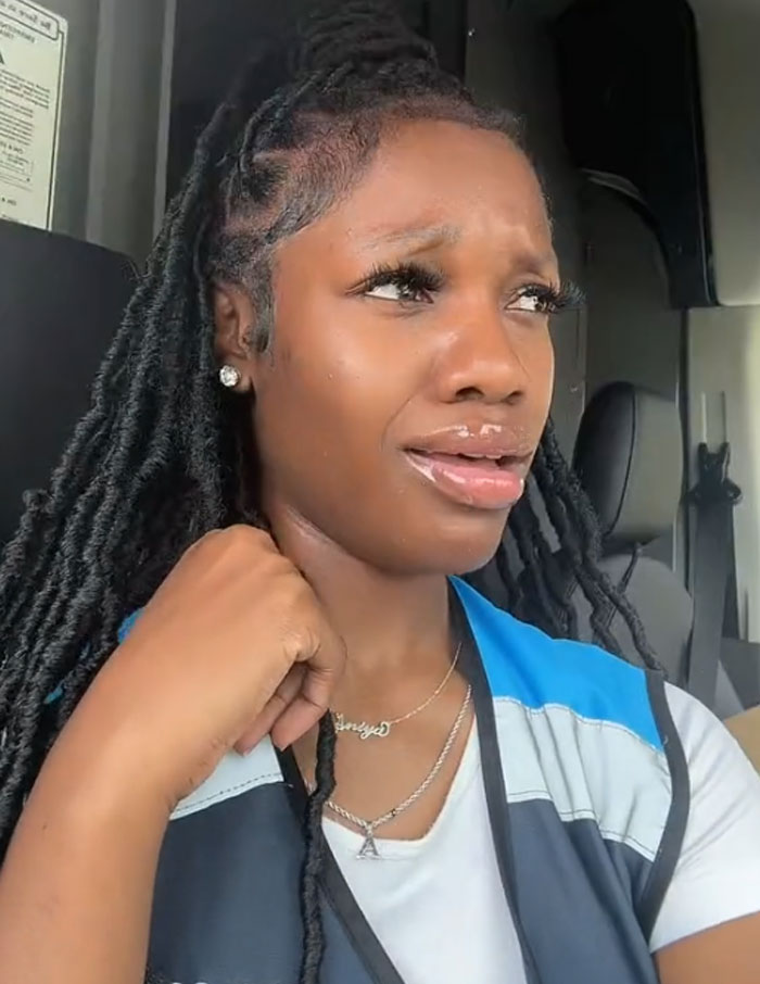 Amazon Driver Says Customers Should Put Out Snacks, People Don’t Think It Should Be Expected Amazon Driver Says Customers Should Put Out Snacks, People Don’t Think It Should Be Expected