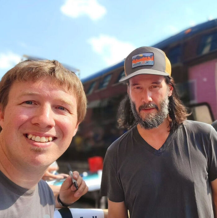 Keanu Reeves Once Again Proves That He’s A Good Guy By Agreeing To Play Catch With 9 Y.O. Fan Keanu Reeves Once Again Proves That He’s A Good Guy By Agreeing To Play Catch With 9 Y.O. Fan