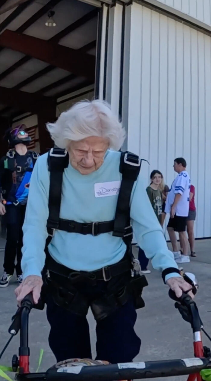Grandma Defies Age And Breaks The World Skydiving Record At 104 With No Fear Grandma Defies Age And Breaks The World Skydiving Record At 104 With No Fear