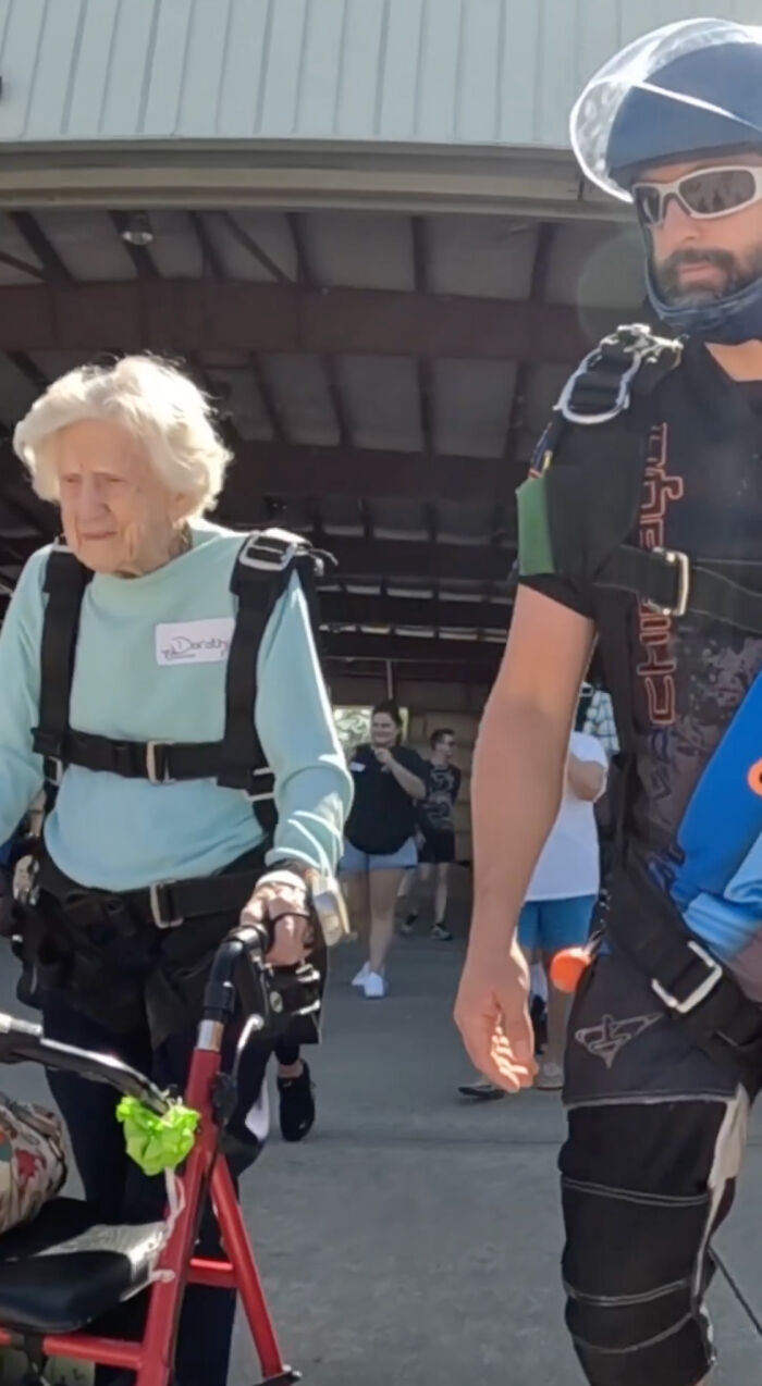 Grandma Defies Age And Breaks The World Skydiving Record At 104 With No Fear Grandma Defies Age And Breaks The World Skydiving Record At 104 With No Fear