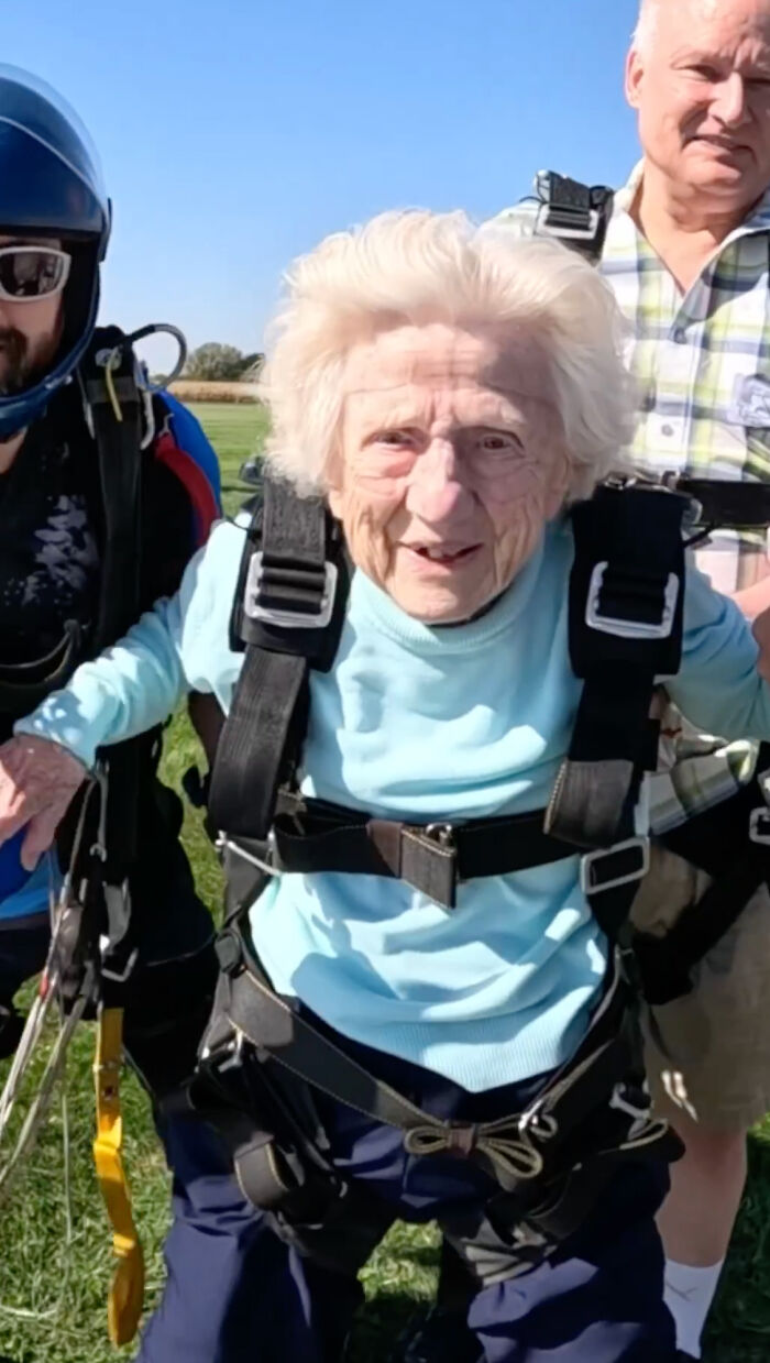Grandma Defies Age And Breaks The World Skydiving Record At 104 With No Fear Grandma Defies Age And Breaks The World Skydiving Record At 104 With No Fear
