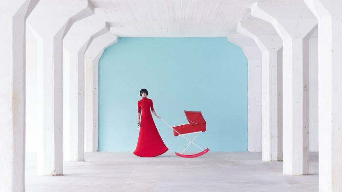 25 Surreal Photographs By B&aacute;ra Pr&aacute;&scaron;ilov&aacute; That Push The Boundaries Of Reality