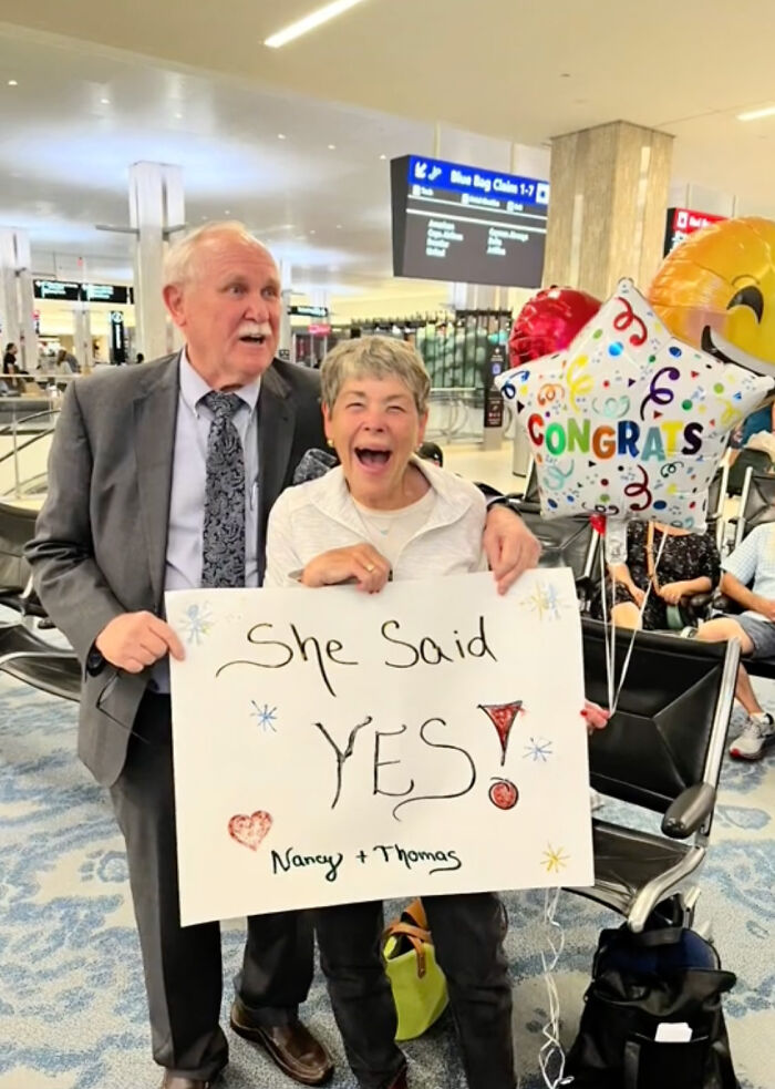 Heartwarming Story Of High School Sweethearts Reunited At The Airport After Sixty Years Apart Heartwarming Story Of High School Sweethearts Reunited At The Airport After Sixty Years Apart