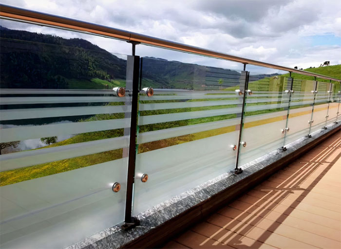 28 Deck Railing Ideas And Designs To Spice Up Your Exterior 28 Deck Railing Ideas And Designs To Spice Up Your Exterior