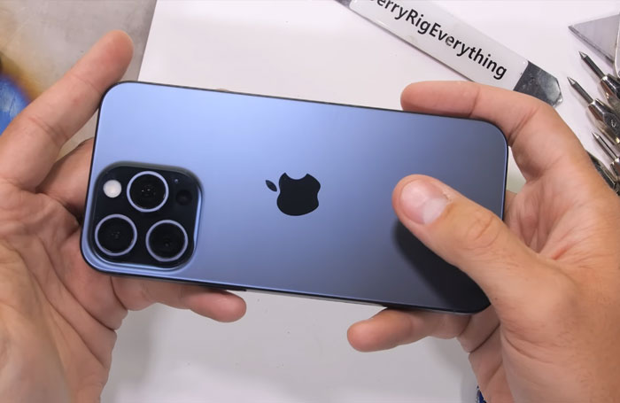 &#8220;This Isn’t Great&#8221;: People Divided Over The New $999 iPhone 15 Being Too Hot To Handle