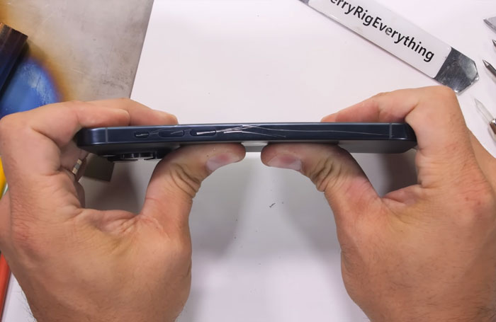 &#8220;This Isn’t Great&#8221;: People Divided Over The New $999 iPhone 15 Being Too Hot To Handle