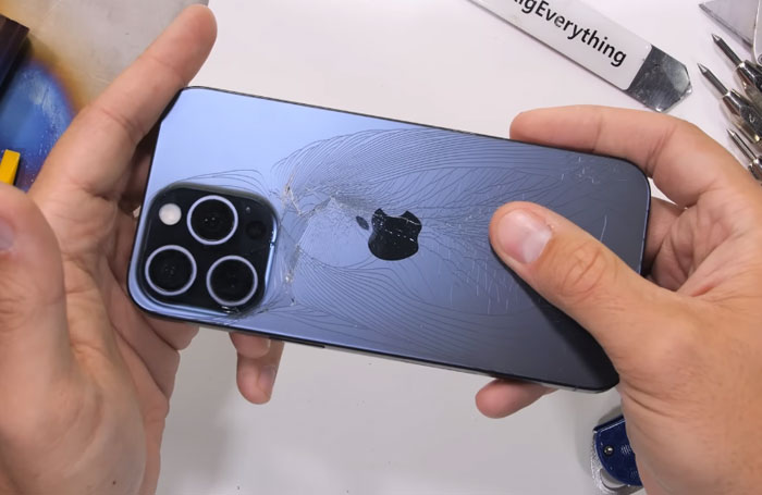 &#8220;This Isn’t Great&#8221;: People Divided Over The New $999 iPhone 15 Being Too Hot To Handle