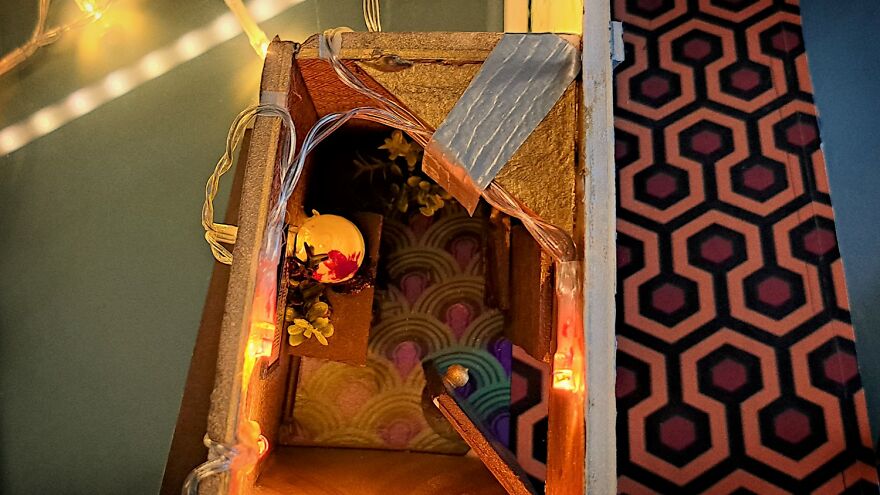 I Recreated The Famous Hallway Out Of Stephen King’s “The Shining” As A Book Nook I Recreated The Famous Hallway Out Of Stephen King’s “The Shining” As A Book Nook