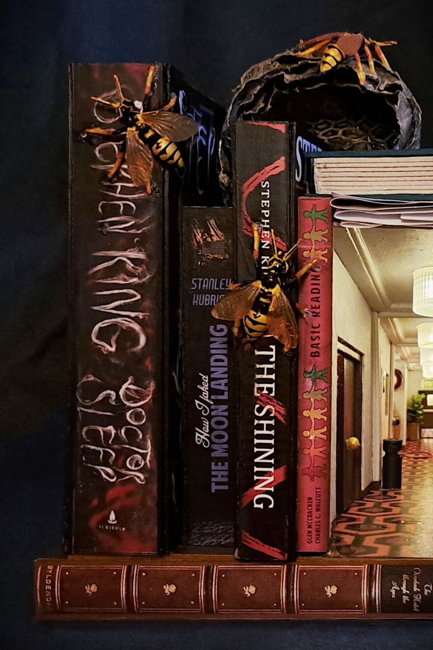 I Recreated The Famous Hallway Out Of Stephen King’s “The Shining” As A Book Nook I Recreated The Famous Hallway Out Of Stephen King’s “The Shining” As A Book Nook