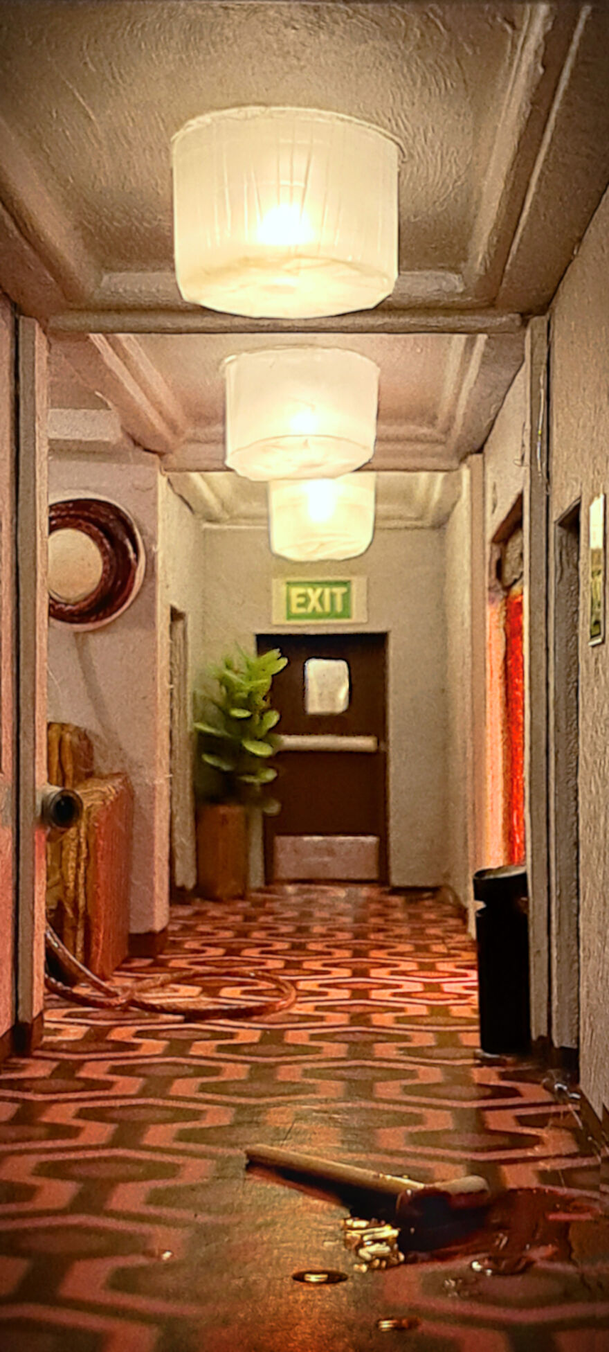 I Recreated The Famous Hallway Out Of Stephen King’s “The Shining” As A Book Nook I Recreated The Famous Hallway Out Of Stephen King’s “The Shining” As A Book Nook