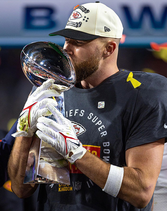 Taylor Swift Attends Chiefs Game With Travis Kelce&#8217;s Mom Amid Dating Rumors