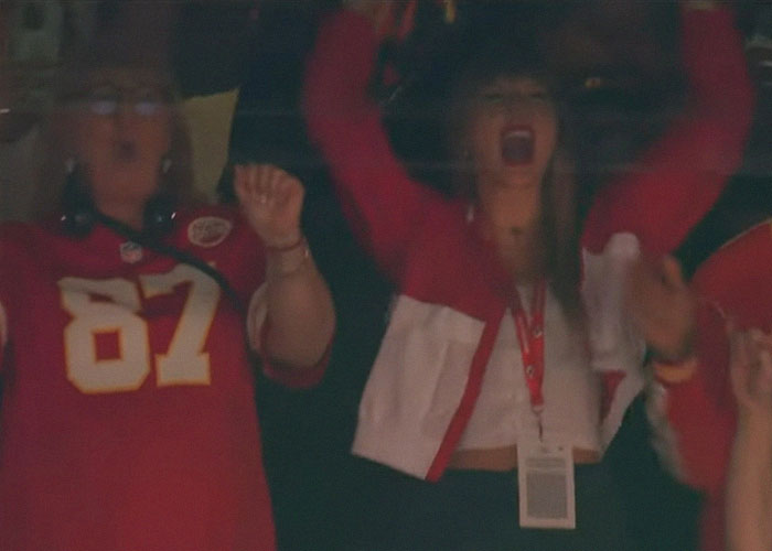 Taylor Swift Attends Chiefs Game With Travis Kelce&#8217;s Mom Amid Dating Rumors