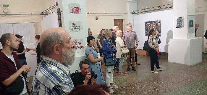 &#8220;Stepping Into The World&#8221;: A Powerful Art Project By Galina Shevtsova And Oleksandra Malyshko (28 Pics)