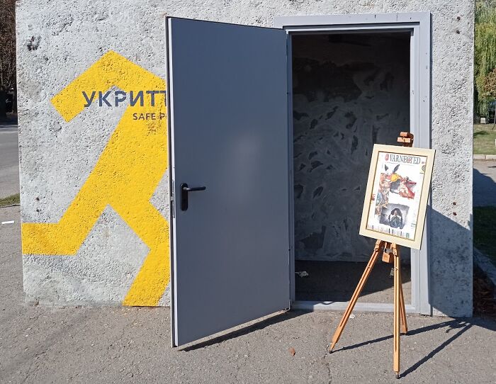 &#8220;Stepping Into The World&#8221;: A Powerful Art Project By Galina Shevtsova And Oleksandra Malyshko (28 Pics)