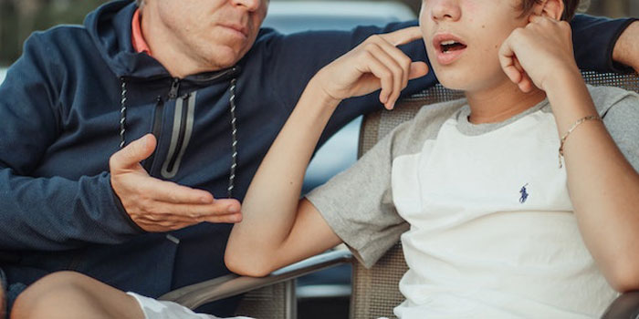 Dad Offers Daughter A Deal So She Changes The Job He’s Embarrassed About, He Ends Up With Nothing Dad Offers Daughter A Deal So She Changes The Job He’s Embarrassed About, He Ends Up With Nothing