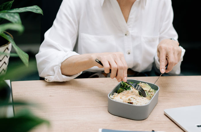 ‘Lunch Thief’ Eats Half Of Employee’s Lunch, They Start Bawling, Employees Laugh ‘Lunch Thief’ Eats Half Of Employee’s Lunch, They Start Bawling, Employees Laugh