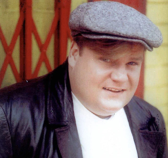 32 Of The Biggest Falls From Grace In Hollywood, According To This Viral Thread