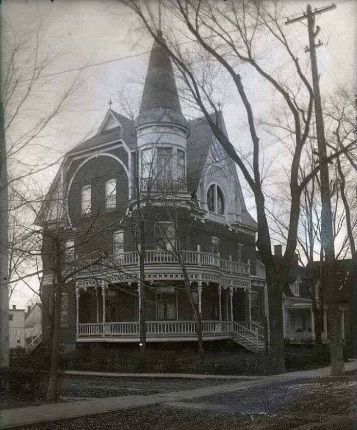 50 Of The Most Unique Abandoned Homes People Ever Came Across 50 Of The Most Unique Abandoned Homes People Ever Came Across