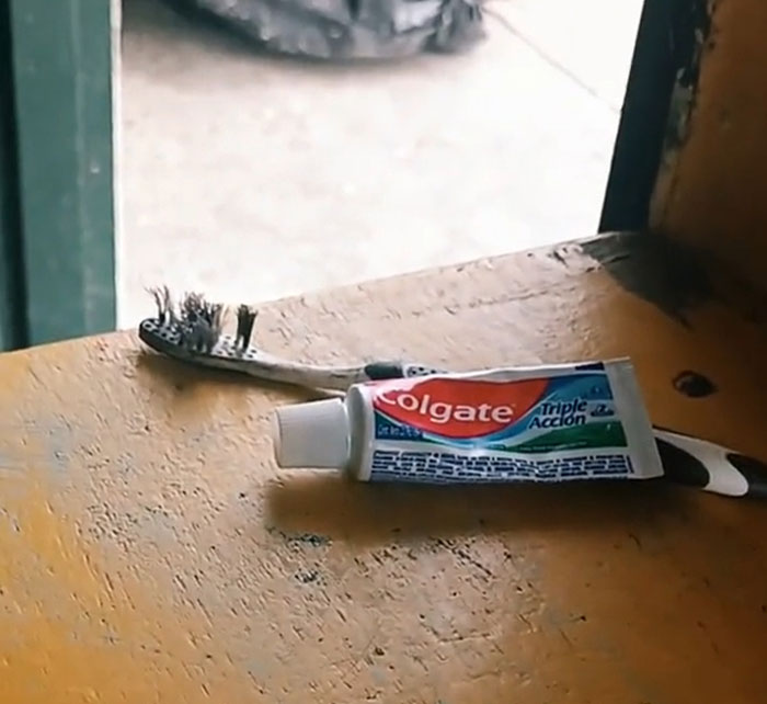 “I’m Tired”: 50 Items That Really Need To Be Thrown Out “I’m Tired”: 50 Items That Really Need To Be Thrown Out