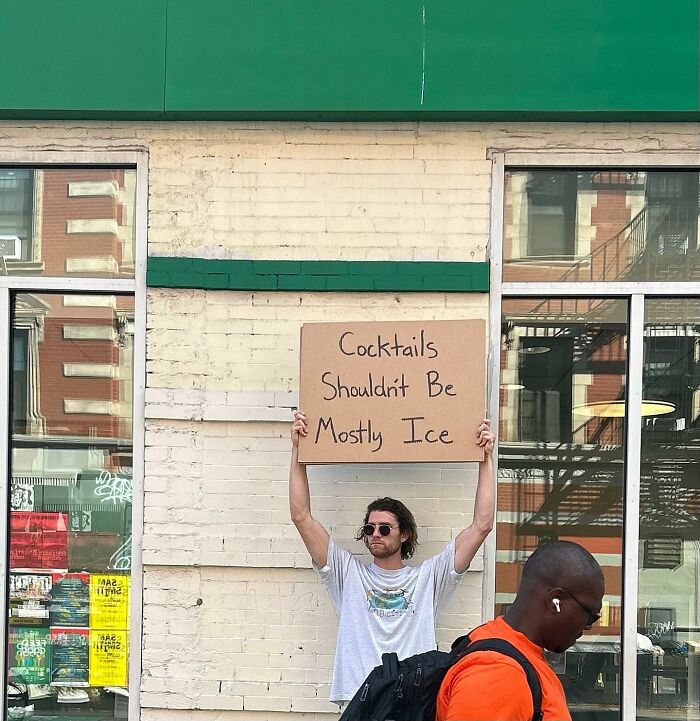 50 Times “Dude With Sign” Did Everyone A Public Service And Protested Everyday Annoying Things (New Pics) 50 Times “Dude With Sign” Did Everyone A Public Service And Protested Everyday Annoying Things (New Pics)