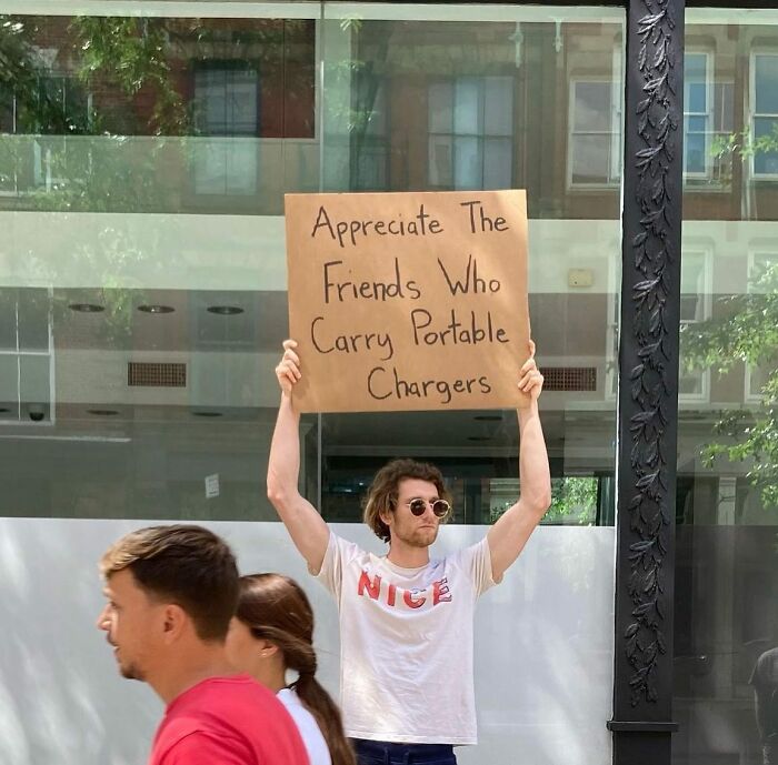50 Times “Dude With Sign” Did Everyone A Public Service And Protested Everyday Annoying Things (New Pics) 50 Times “Dude With Sign” Did Everyone A Public Service And Protested Everyday Annoying Things (New Pics)