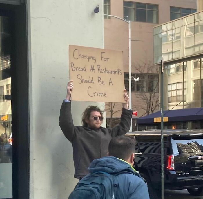 50 Times “Dude With Sign” Did Everyone A Public Service And Protested Everyday Annoying Things (New Pics) 50 Times “Dude With Sign” Did Everyone A Public Service And Protested Everyday Annoying Things (New Pics)