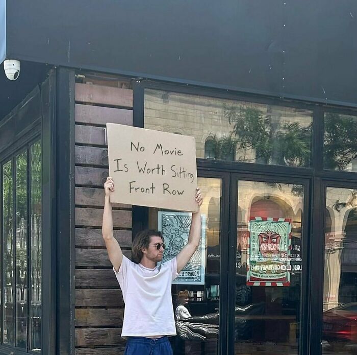 50 Times “Dude With Sign” Did Everyone A Public Service And Protested Everyday Annoying Things (New Pics) 50 Times “Dude With Sign” Did Everyone A Public Service And Protested Everyday Annoying Things (New Pics)