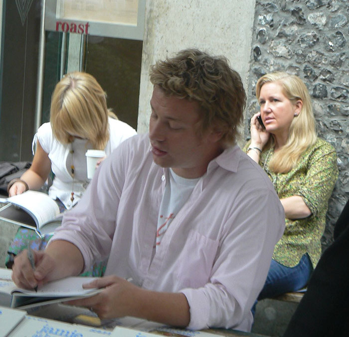 “Still Disappointed”: 30 People That Won A Celebrity Meet & Greet Spill The Tea On What It Was Like “Still Disappointed”: 30 People That Won A Celebrity Meet & Greet Spill The Tea On What It Was Like