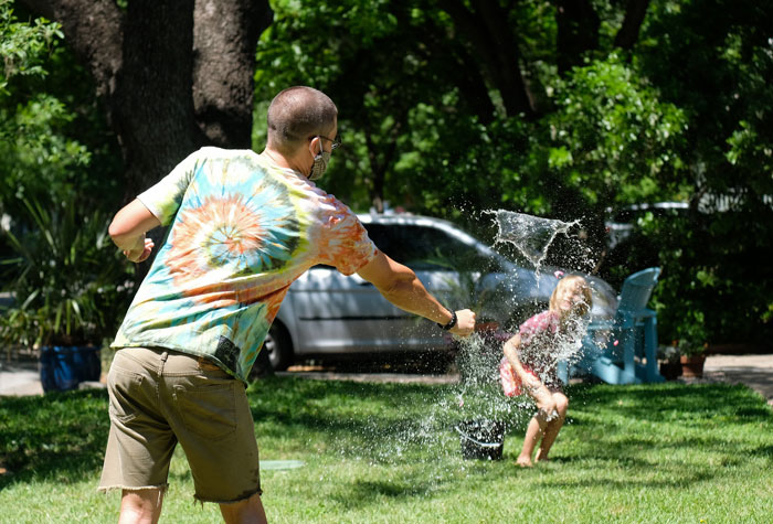 Man Sprays His Bratty Niece With A Hose After She Wouldn’t Stop Throwing Water Balloons At His Kid Man Sprays His Bratty Niece With A Hose After She Wouldn’t Stop Throwing Water Balloons At His Kid