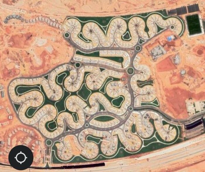 30 Times People Found Such Strange Things On Google Earth, They Just Had To Share Them