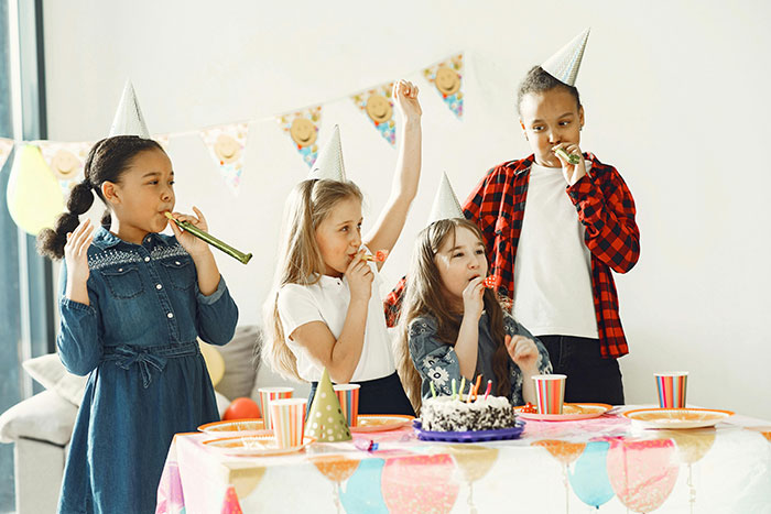 Mom Shares Her Controversial Take On Kids’ Birthday Parties, Gets Slammed Mom Shares Her Controversial Take On Kids’ Birthday Parties, Gets Slammed