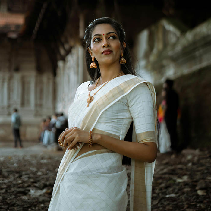 Wedding Guest Gets Bashed By The Bride For Allegedly Trying To ‘Upstage’ Her With Her Outfit Wedding Guest Gets Bashed By The Bride For Allegedly Trying To ‘Upstage’ Her With Her Outfit