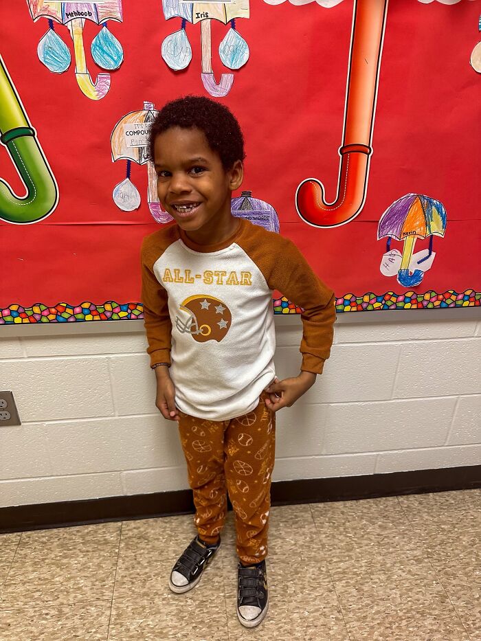 Bus Driver Helps Out A Student Crying Over Being Unprepared For Pajama Day At School Bus Driver Helps Out A Student Crying Over Being Unprepared For Pajama Day At School