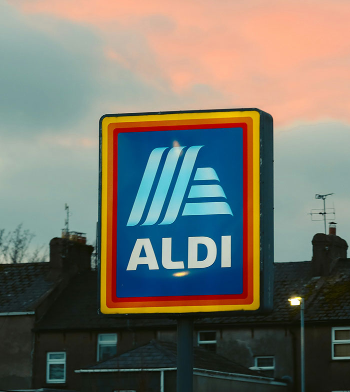 Purr-Hibited: People Fume Over Aldi Shopper After She Brought Her Cat To The Store Purr-Hibited: People Fume Over Aldi Shopper After She Brought Her Cat To The Store