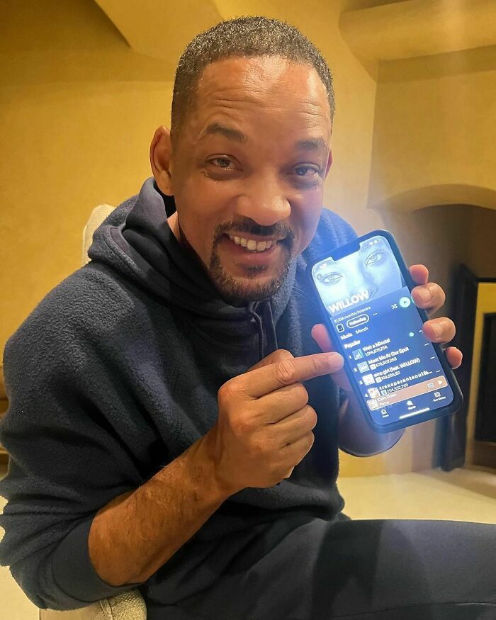 Will Smith Praises Daughter Willow For Being First In Family To Hit One Billion Streams Will Smith Praises Daughter Willow For Being First In Family To Hit One Billion Streams