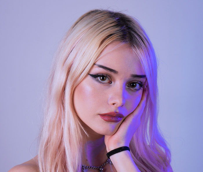 Woman Thinks About Calling Off Her Wedding After Fiancé Says He Wants Her To Be ‘Trophy Wife’ Woman Thinks About Calling Off Her Wedding After Fiancé Says He Wants Her To Be ‘Trophy Wife’