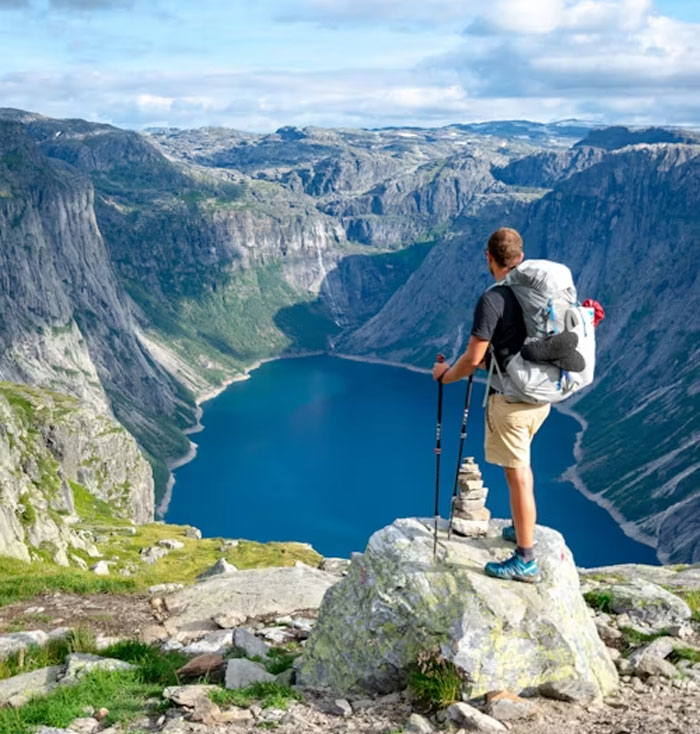 “Harass The Queen’s Guard”: 30 Things Tourists Do That The Locals Absolutely Hate “Harass The Queen’s Guard”: 30 Things Tourists Do That The Locals Absolutely Hate