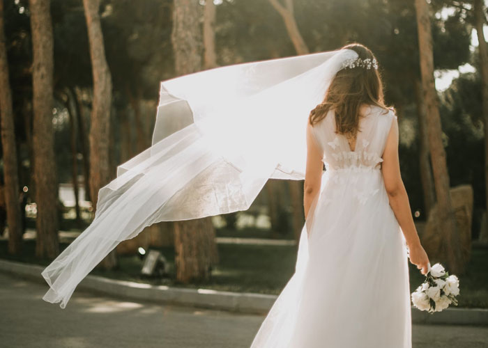 Bridezilla Hides Veteran’s Cane That Doesn’t Fit Her Wedding Aesthetic, Regrets It Immediately Bridezilla Hides Veteran’s Cane That Doesn’t Fit Her Wedding Aesthetic, Regrets It Immediately