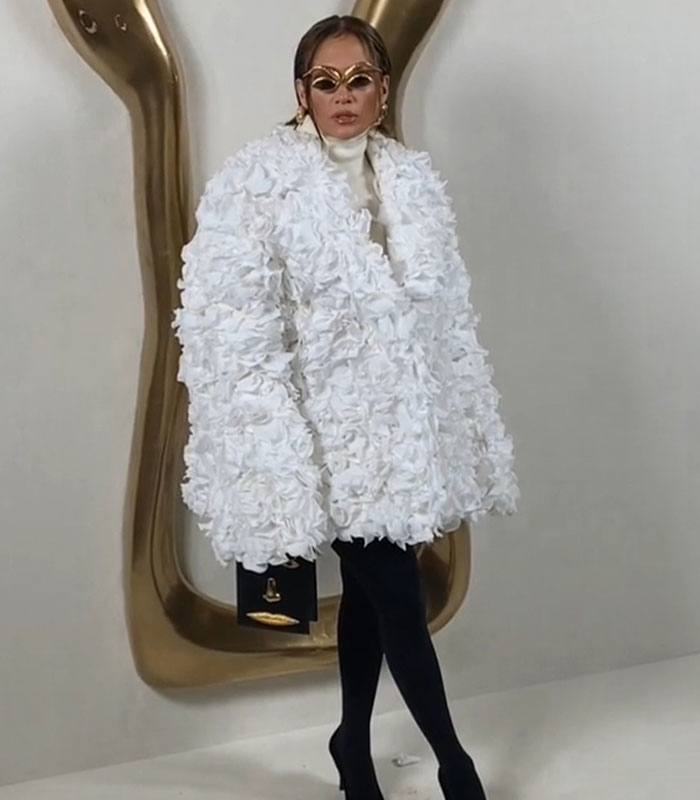 “What A Waste Of Money”: Jennifer Lopez’s Striking Look At Paris Fashion Week Has People Talking “What A Waste Of Money”: Jennifer Lopez’s Striking Look At Paris Fashion Week Has People Talking