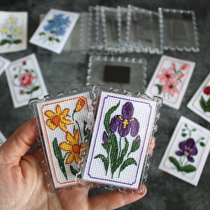 Cross Stitch Patterns: Flower Miniatures (15 Pics) Cross Stitch Patterns: Flower Miniatures (15 Pics)