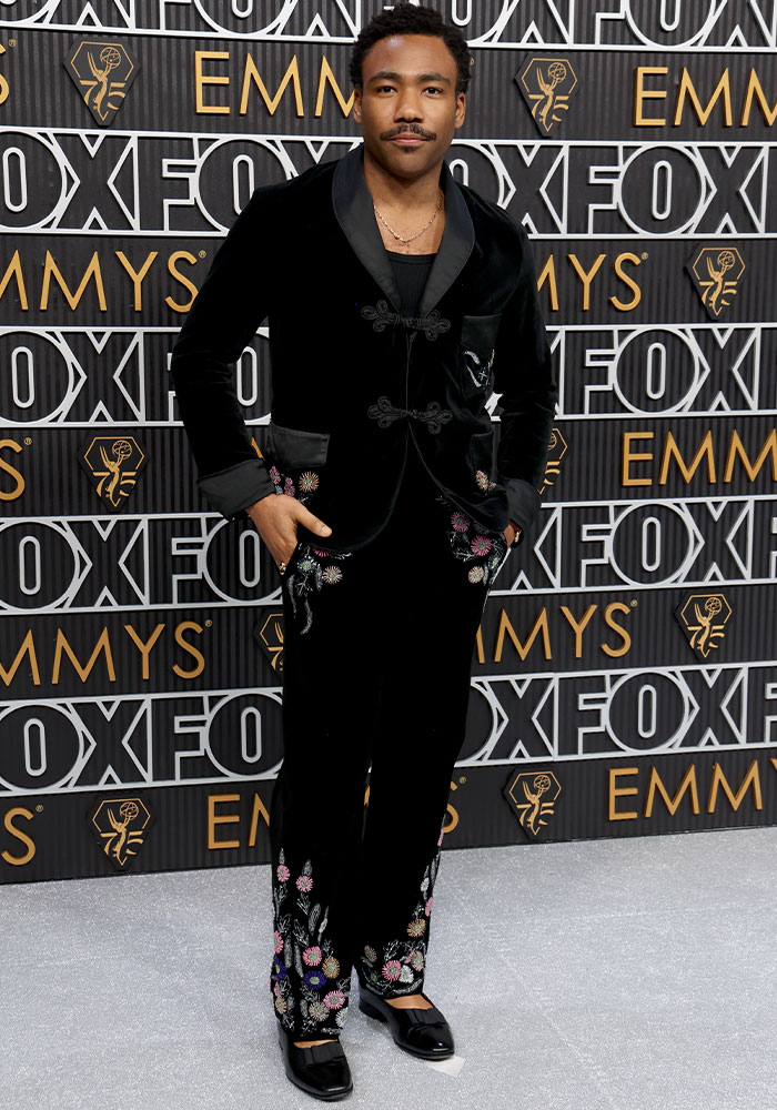 30 Photos Of Outfits That Blew Us Away From The 75th Emmy Awards Red Carpet 30 Photos Of Outfits That Blew Us Away From The 75th Emmy Awards Red Carpet