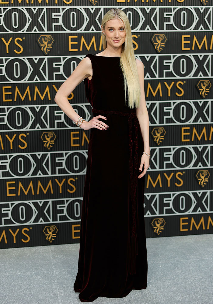 30 Photos Of Outfits That Blew Us Away From The 75th Emmy Awards Red Carpet 30 Photos Of Outfits That Blew Us Away From The 75th Emmy Awards Red Carpet