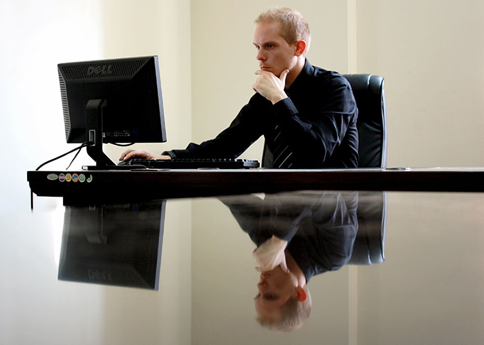 Boss Tells Employee They Won’t Be Promoted, Regrets It After They Stop Doing Extra Boss Tells Employee They Won’t Be Promoted, Regrets It After They Stop Doing Extra