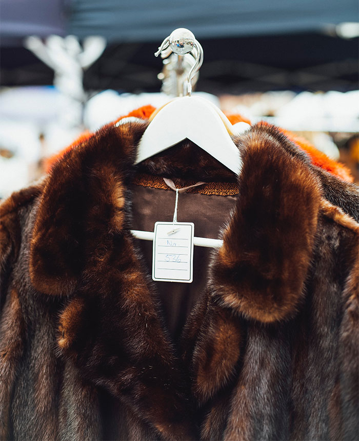 Vegan Gets Kicked Out Of A Bar For Wearing Fur, Starts Questioning Her Morals Vegan Gets Kicked Out Of A Bar For Wearing Fur, Starts Questioning Her Morals