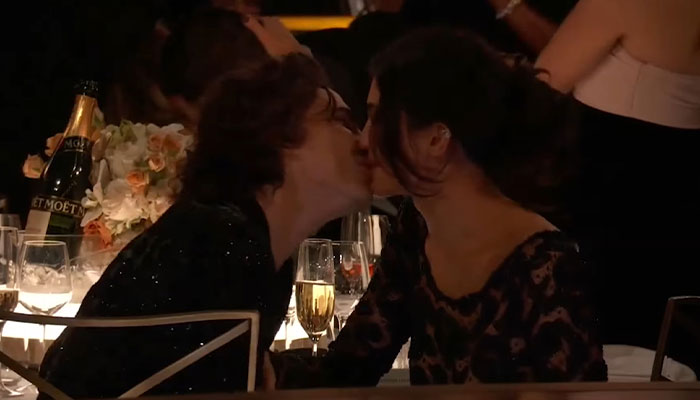 14 Cringe-Worthy Moments That Took Place At The 81st Golden Globe Awards 14 Cringe-Worthy Moments That Took Place At The 81st Golden Globe Awards