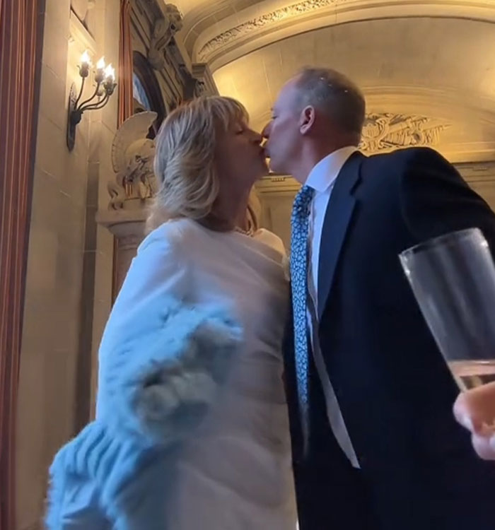 Divorced Couple Gets “Successfully Parent Trapped” During The Pandemic Confinement And Re-marry Divorced Couple Gets “Successfully Parent Trapped” During The Pandemic Confinement And Re-marry