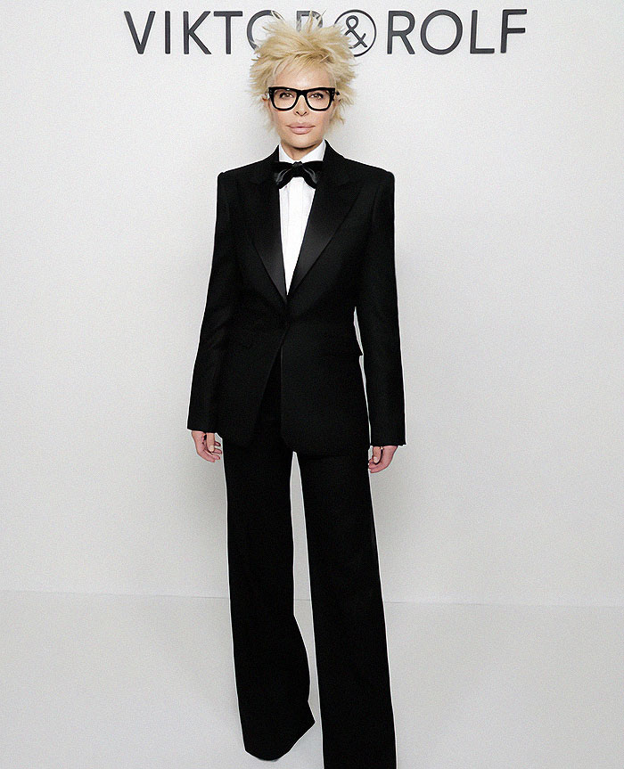 Lisa Rinna’s Dramatic Hair Transformation “Freaks People Out” And Sparks Hilarious Comparisons Lisa Rinna’s Dramatic Hair Transformation “Freaks People Out” And Sparks Hilarious Comparisons